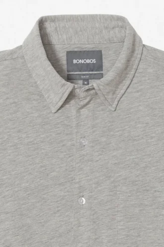 Button-down-T-shirt