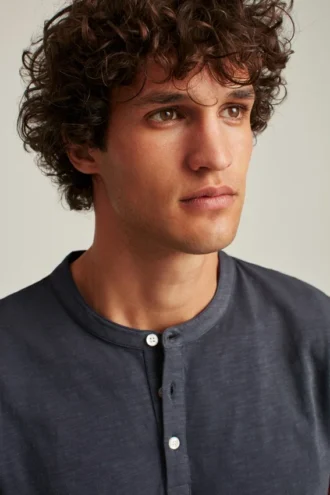 Garmentfärgad Henley
