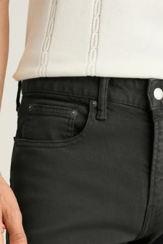Gör dig redo för jet-set-livet med Bonobos extra stretchiga Stretch Travel Jeans