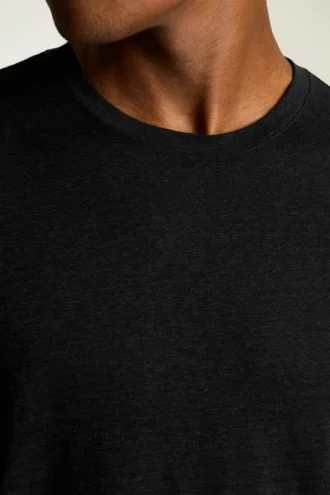 Herr-T-shirt i linne med rund hals Herr-T-shirt i linne med rund hals
