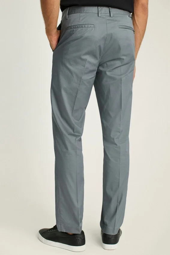 Håll dig sval och se snygg ut med Bonobos Tech Trouser Håll dig sval och se snygg ut med Bonobos Tech Trouser