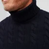 Merino-tröja med kabelmönster och hög hals Merino-tröja med kabelmönster och hög hals