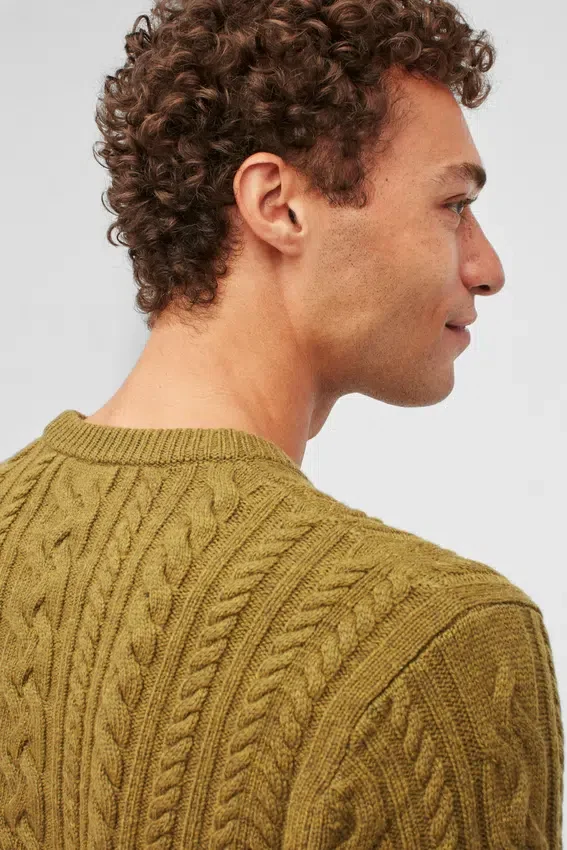 Merino-tröja med kabelmönster och rund hals Merino-tröja med kabelmönster och rund hals