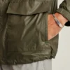Regnjacka i återvunnen nylon