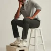 Stretch Washed Chino: Skräddarsydda chinos med Slim Fit-passform Stretch Washed Chino: Skräddarsydda chinos med Slim Fit-passform