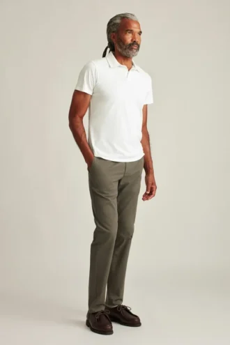 Stretch Washed Chino: Skräddarsydda chinos med Slim Fit-passform Stretch Washed Chino: Skräddarsydda chinos med Slim Fit-passform