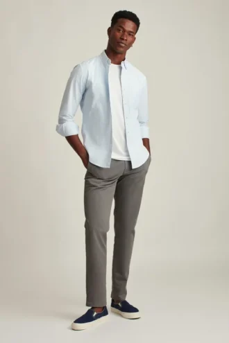 Stretch Washed Chino: Skräddarsydda chinos med Slim Fit-passform Stretch Washed Chino: Skräddarsydda chinos med Slim Fit-passform