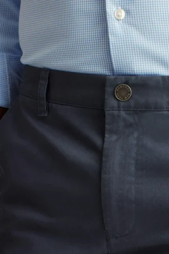 Stretch Washed Chino: Skräddarsydda chinos med Slim Fit-passform Stretch Washed Chino: Skräddarsydda chinos med Slim Fit-passform