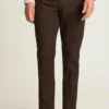 Stretch Washed Chino: Skräddarsydda chinos med Slim Fit-passform Stretch Washed Chino: Skräddarsydda chinos med Slim Fit-passform