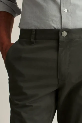 Stretch Washed Chino: Skräddarsydda chinos med Slim Fit-passform Stretch Washed Chino: Skräddarsydda chinos med Slim Fit-passform