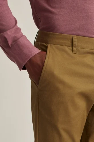Stretch Washed Chino: Skräddarsydda chinos med Slim Fit-passform Stretch Washed Chino: Skräddarsydda chinos med Slim Fit-passform