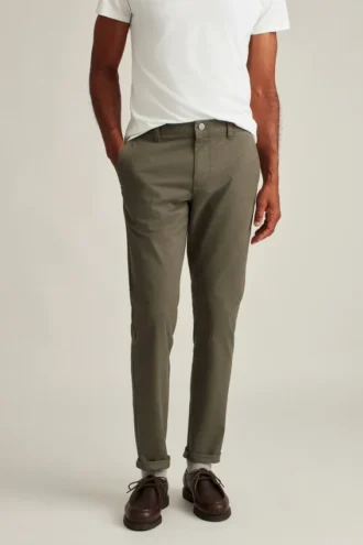 Stretch Washed Chino: Skräddarsydda chinos med Slim Fit-passform Stretch Washed Chino: Skräddarsydda chinos med Slim Fit-passform