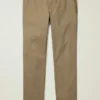 Stretch Washed Chino: Skräddarsydda chinos med Slim Fit-passform Stretch Washed Chino: Skräddarsydda chinos med Slim Fit-passform